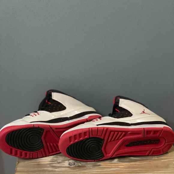 The Jordan SC-1 "White/Gym Red-Black-White" - Picture 5 of 7